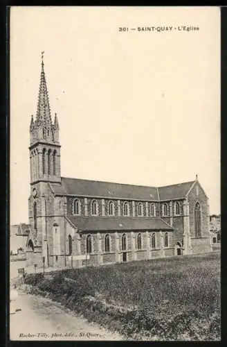 AK Saint-Quay, L`Église et son clocher majestueux