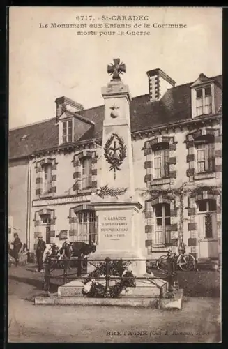 AK St-Caradec, Le Monument aux Enfants de la Commune morts pour la Guerre