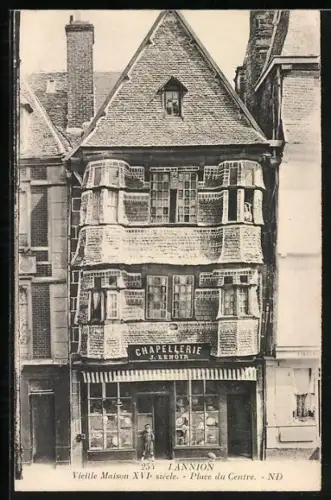 AK Lannion, Vieille Maison XVIe siècle, Place du Centre