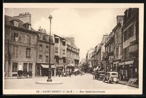 AK Saint-Brieuc, Rue Saint-Guillaume avec voitures et calèches