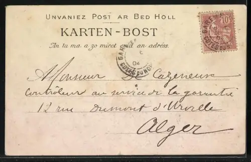 AK Guingamp, Le Château de Francoise d`Amboise avec des passants sur la place devant les remparts