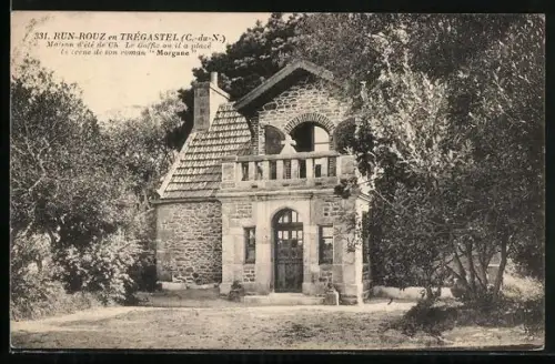 AK Trégastel /C.-du-N., Maison dite de La Clarté sur la plage, L`Ermite de son roman