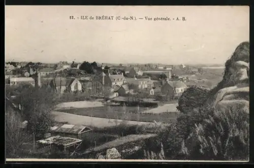 AK Ile de Bréhat /C.-du-N., Vue générale du village et paysage environnant