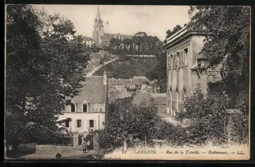 AK Lannion, Rue de la Trinité, vue sur Brélévenez