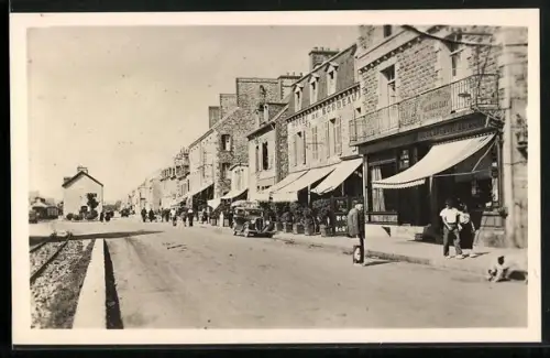 AK Paimpol, Avenue de la Gare avec boutiques et passants