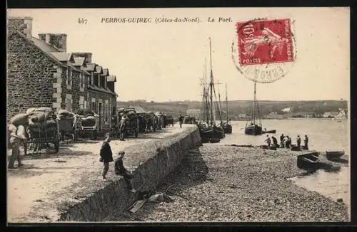 AK Perros-Guirec /Côtes-du-Nord, Le Port avec bateaux et quais animés