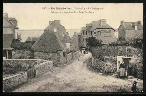 AK Saint-Cast /C.-du-N., La Grimpette, ruelle avec maisons traditionnelles et vue sur la mer