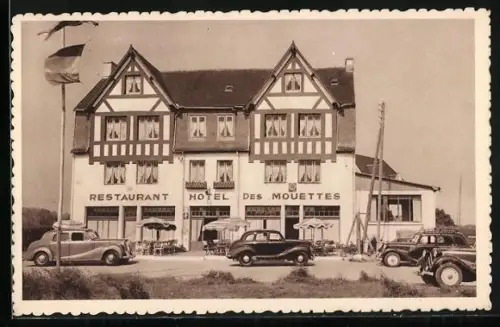 AK Sables-d`Or-les-Pins /C. d. N., Restaurant Hôtel des Mouettes avec voitures anciennes devant