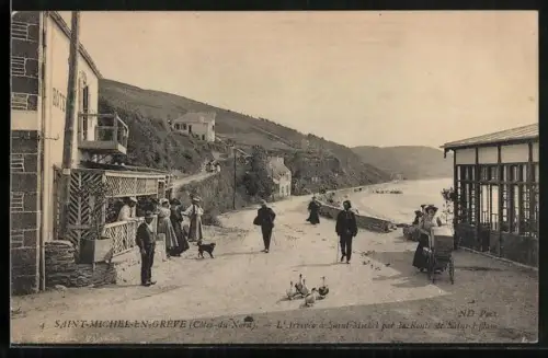AK Saint-Michel-en-Grève /Côtes-du-Nord, L`arrivée à Saint-Michel par la route de Saint-Efflam