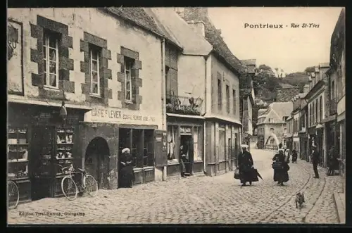 AK Pontrieux, Rue St-Yves animée avec boutiques et passants
