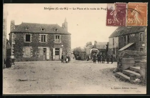 AK Sévignac /C.-du-N., La Place et la route