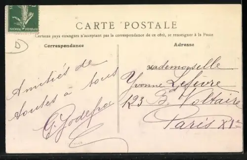 AK Ile Saint-Cast /C.-du-N., La Grimpette, vue de la rue et des maisons en pierre avec des habitants