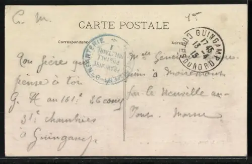 AK Guingamp /C.-du-N., Rue St-Yves, vue de la Place