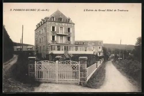 AK Perros-Guirec /C.-du-N., L`Entrée du Grand Hôtel de Trestraou
