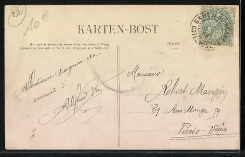 AK Guingamp, La Rue Saint-Nicolas avec calèche et passants