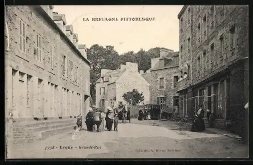 AK Erquy, Grande-Rue animée avec habitants et bâtiments en pierre