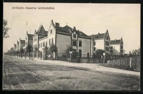 AK Wolfenbüttel, Artillerie-Kaserne mit Strassenpartie