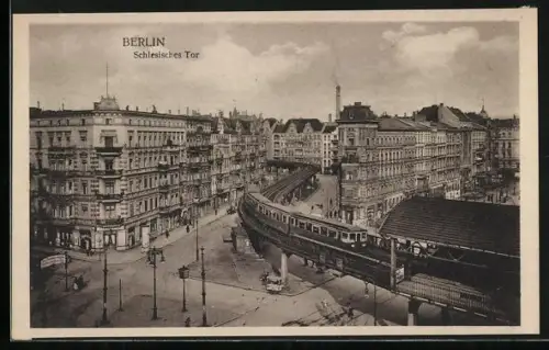AK Berlin-Kreuzberg, Schlesisches Tor, U-Bahn bei der Einfahrt in den Bahnhof aus der Vogelschau
