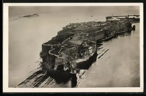 AK Helgoland, Luftaufnahme der Insel und Oberland