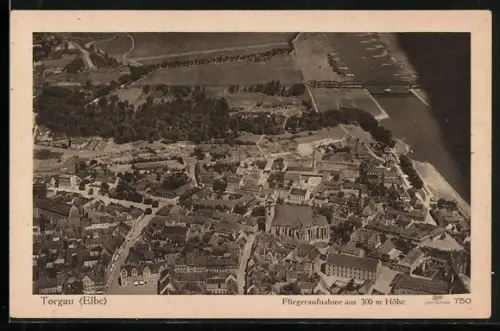 AK Torgau /Elbe, Fliegeraufnahme, Stadtansicht, Elbe