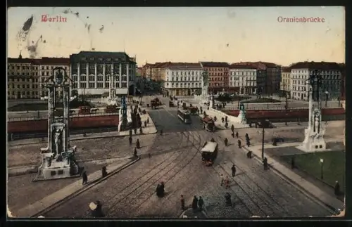 AK Berlin-Kreuzberg, Oranienbrücke mit Denkmal und Strassenbahnen aus der Vogelschau