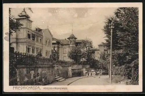 AK Friedrichroda, Strasse an der Herzog Promenade