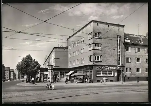 AK Halle /Saale, Cafe Vogelweide mit Strasse von der Kreuzung aus