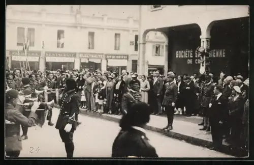 AK Chamonix, Französische Alpenjäger mit klingendem Spiel