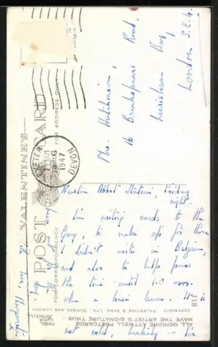 Künstler-AK Mabel Lucie Attwell: Mädchen mit einem Umhang