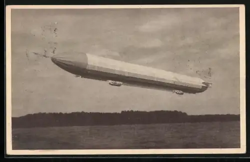AK Ansicht von Luftschiff Zeppelin im Flug