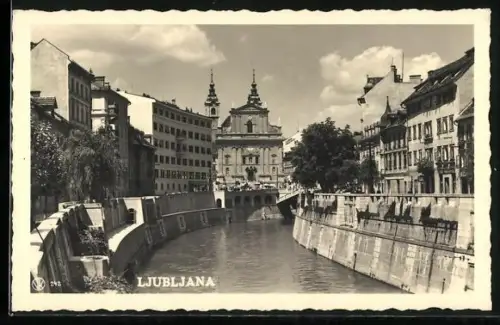 AK Ljubljana, Uferpartie mit Rathaus