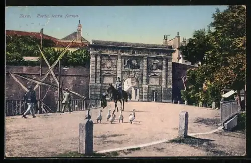 AK Zara, Porta terra ferma