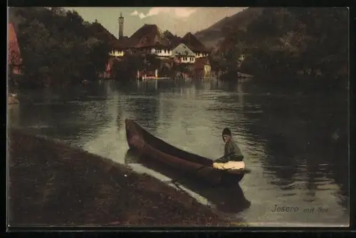 AK Jesero, Blick zum Ort vom See aus, Mann im Ruderboot