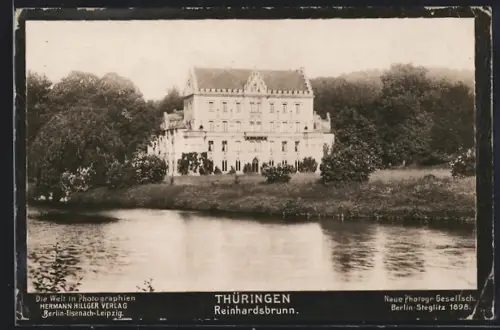 Foto-AK NPG Nr. 82164: Reinhardsbrunn, Partie am Schloss