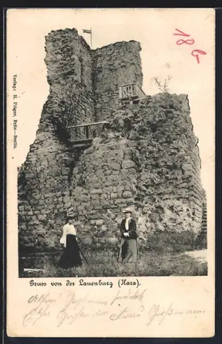 AK Lauenberg /Harz, Zwei Damen posieren mit der Ruine