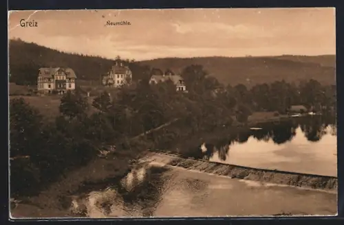 AK Greiz, Neumühle, Flusslandschaft mit Gebäuden