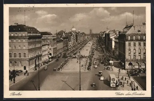 AK Berlin, Unter den Linden, Strassenszene mit Verkehr und historischen Gebäuden