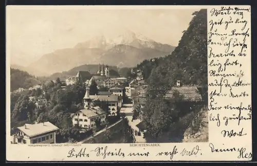 AK Berchtesgaden, Blick auf den Ort mit Berggipfel