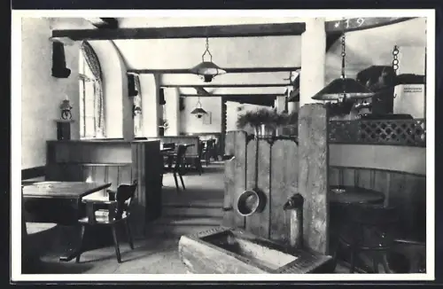 AK Biel, Hotel Walliserhof / Cave Valaisanne H. Imboden, Innenansicht mit Brunnen