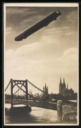 AK Köln, Zeppelin über Rheinpartie mit Brücke