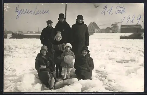 Foto-AK Gernsheim, Familie auf dem zugefrorenen Rhein 1929