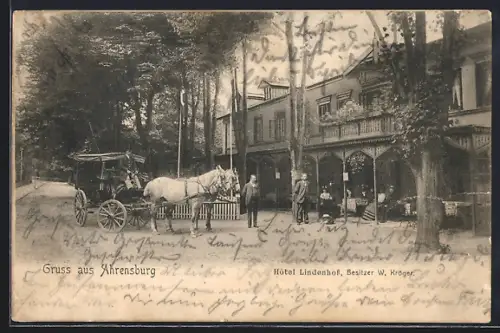 AK Ahrensburg / Holstein, Hotel Lindenhof v. W. Kröger, Pferdekutsche