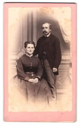 Fotografie F. G. Schreiber, Chemnitz, Friedrichstrasse 2, Porträt eines sitzenden Paares