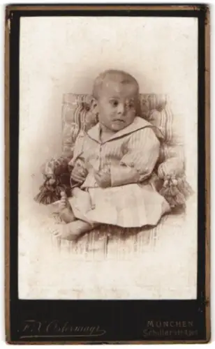Fotografie F.X. Ostermayr, München, Schillerstr. 4, Porträt eines Kleinkinds