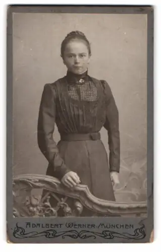 Fotografie Adalbert Werner, München, Elisenstr. 7, Porträt einer jungen Dame