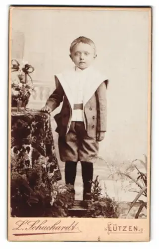 Fotografie L. Schuchardt, Lützen, Junge im Matrosenanzug