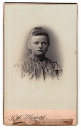 Fotografie J. W. Kloppert, Rotterdam, Hofmansplein 17, Porträt einer jungen Frau