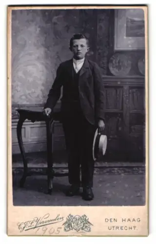 Fotografie C. J. L. Vermeulen, Den Haag, Toussaintkade 11, Junge mit Strohhut