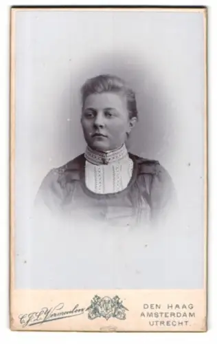 Fotografie C. J. L. Vermeulen, Den Haag, Toussaintkade 11, Porträt einer Frau 1903