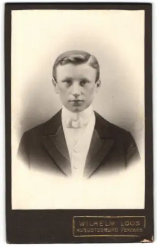Fotografie Wilhelm Loos, Augustusburg, Marienbergerstr. 25, Porträt eines jungen Mannes